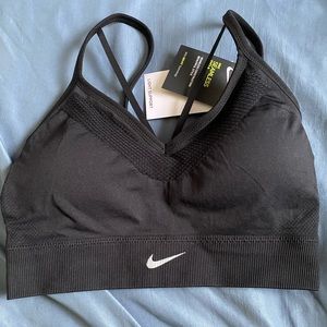 NEW Nike black seamless sports bra